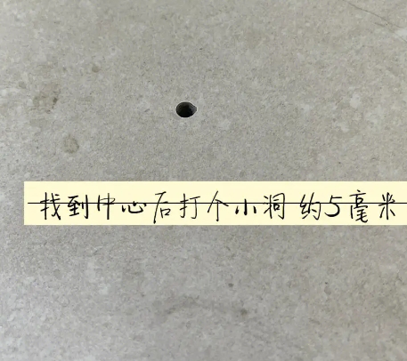 天津瓷砖空鼓维修公司专业解答在瓷砖铺贴过程中，如果砂料搅拌不均匀，将会带来以下问题