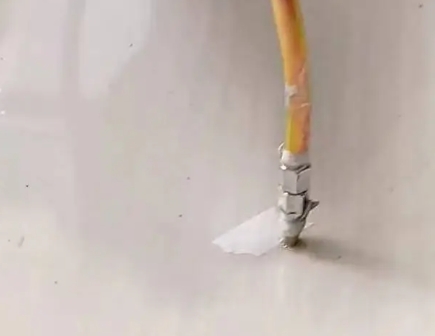 天津瓷砖空鼓维修公司专业解答在瓷砖铺贴过程中，如果使用的砂料过粗（如全部使用了粗砂），可能会导致以下问题